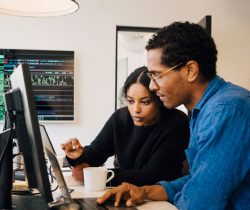 tech-coworkers-on-computers